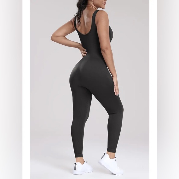 NWT Solid Black Color Seamless Ribbed Fitted Style Body Jumpsuit - Picture 4 of 11